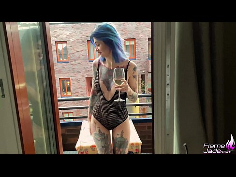 ❤️ Geweldich famke sûget mei in gulp en neukt hertstochtlik ûnder de iepen loft Porno by wy ️❤